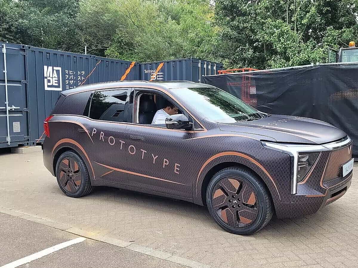 MAHINDRA XUV E8