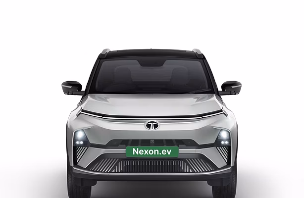 Exterior NexonEV-smart-digital-drls-new.avif