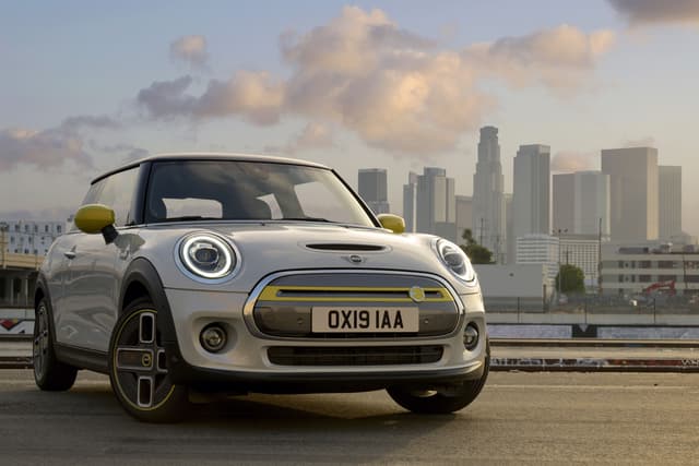 mini cooper se front