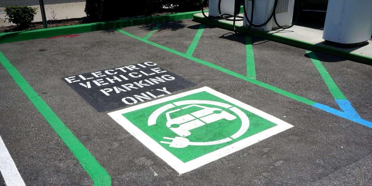 https://s3.ap-south-1.amazonaws.com/evfy.bucket1/ev parking.jpeg