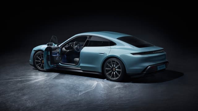 porsche taycan side view