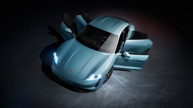 porsche taycan doors open 
