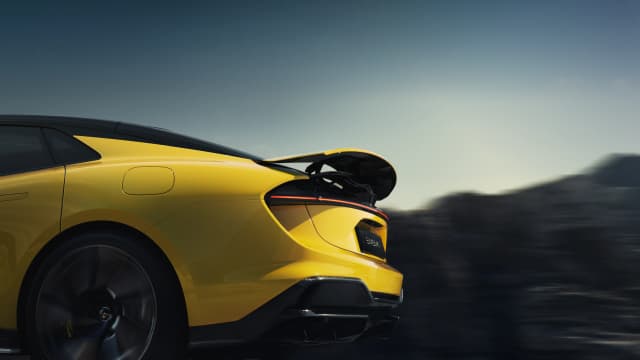 Exterior AlphaPDP_USP3_Desktop.webp