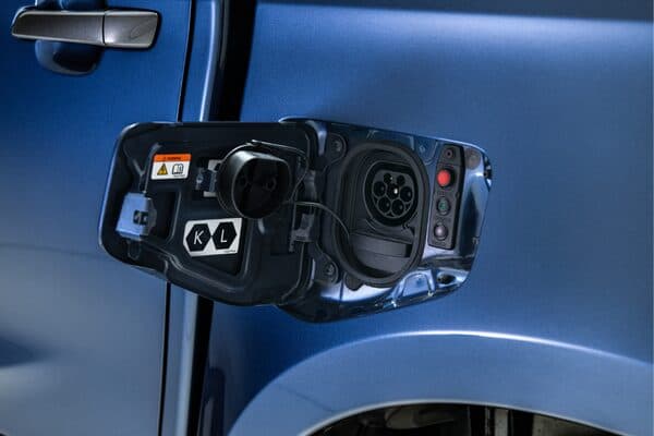 Exterior ISUZU D-MAX EV-ChargingPort.jpg