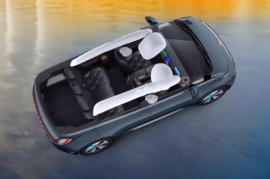 Interior MG Windsor airbags.avif