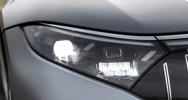 Mercedes-Benz-AMG-EQS-Ev-Headlight