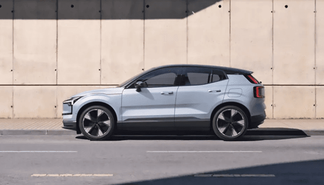 Volvo-EX30-Ev-Left Side View