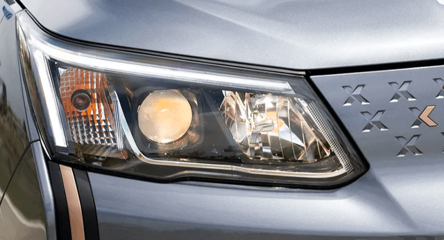 Mahindra-XUV400-Ev-Headlight
