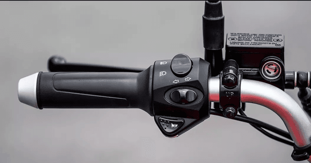 Revolt-RV400-Ev-Left Side Handelbar Grip