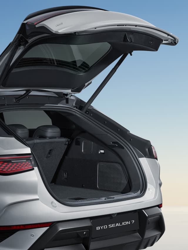 Exterior byd-sealion-7-exterior-04-xl.jpg