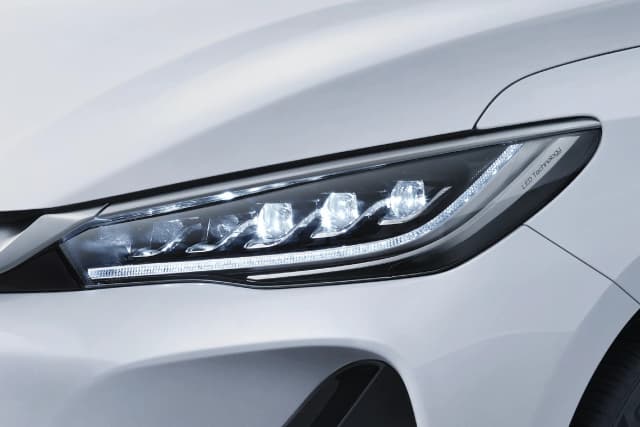 BYD-eMax7-headlamp.webp