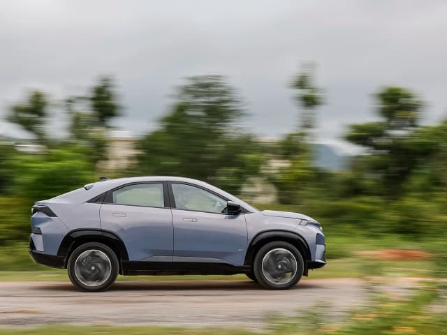 Exterior tata-curvv-ev-right-side-view0.webp